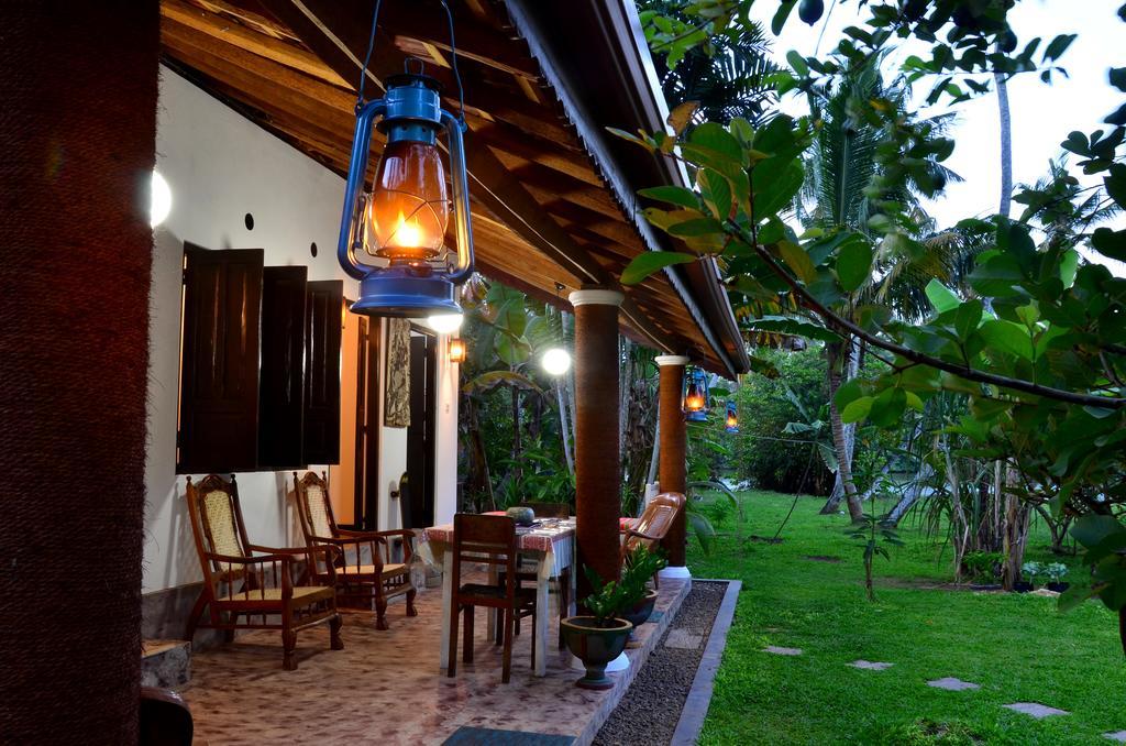 Aknara Rest Hotel Weligama Exterior photo